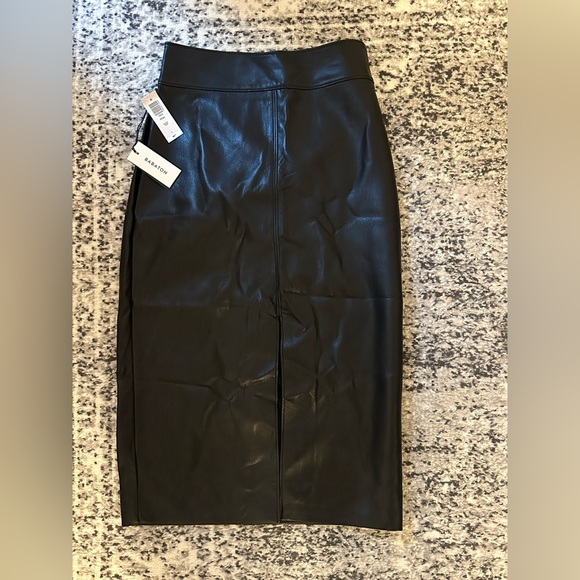 Aritiza babaton pegu high-rise pencil skirt with a front slit. Size 2 - Picture 4 of 5